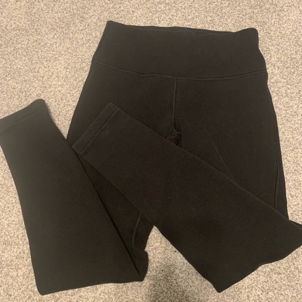 EUC Lululemon fleeced lined leggings. Size 6